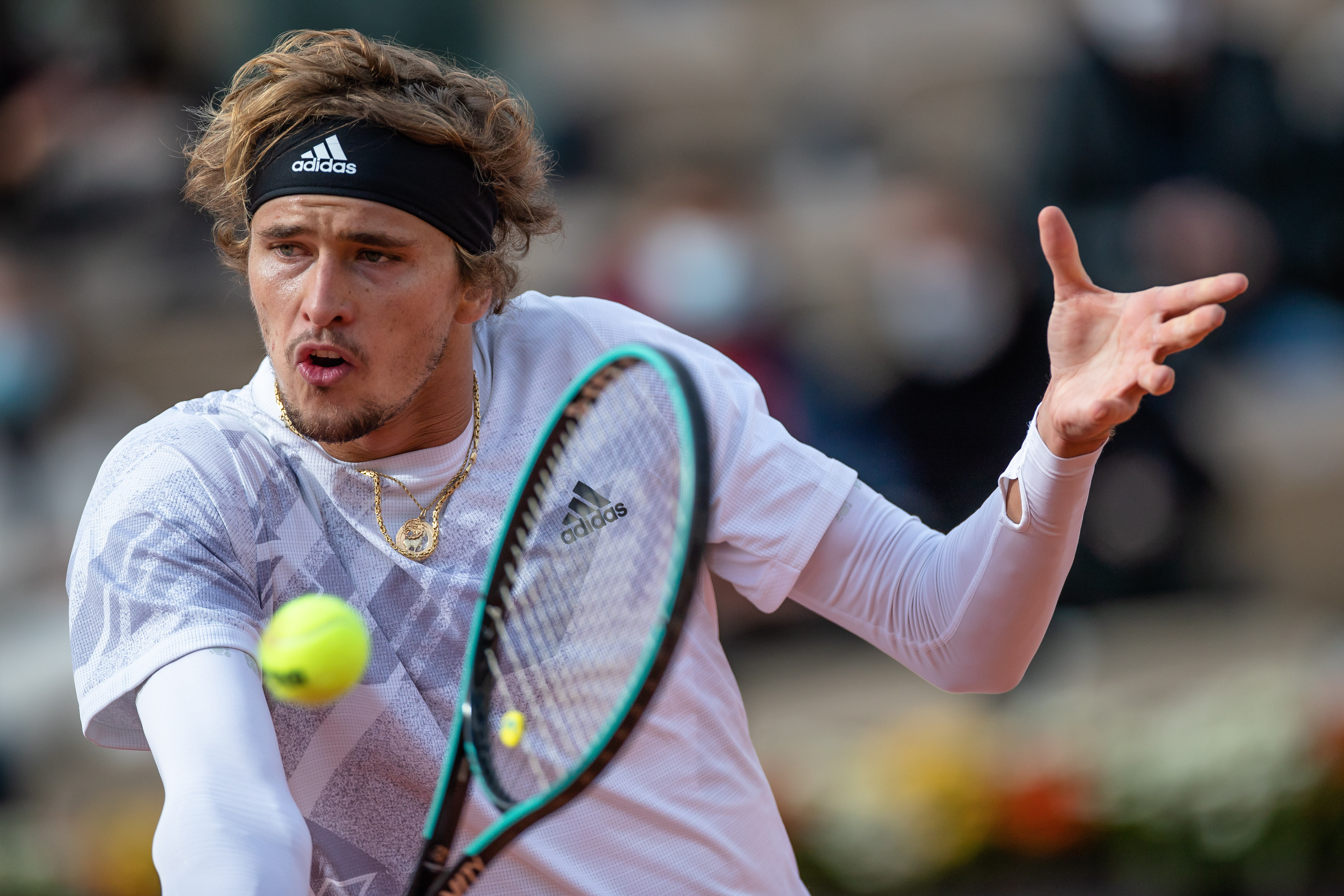 传球出界 传球出界