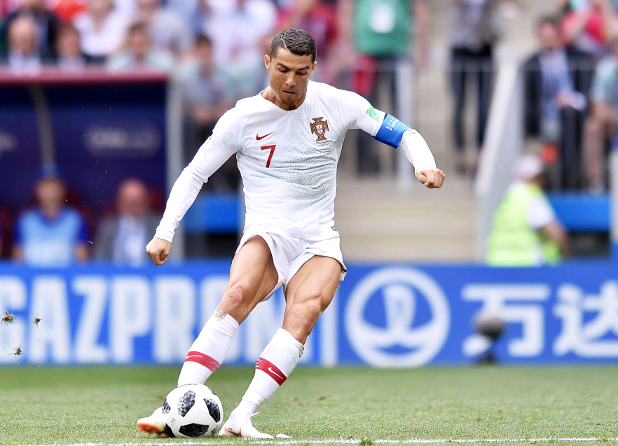 世体：巴萨否认了有意引进凯恩的报道，目前没和任何球员接触