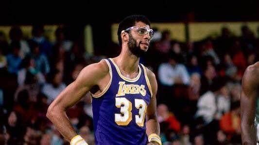 社交媒体传 社交媒体传